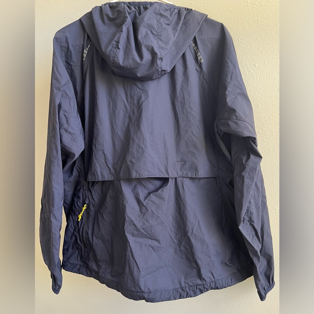 L.L. Bean Women’s Navy Airshield Windbreaker - Picture 4 of 8